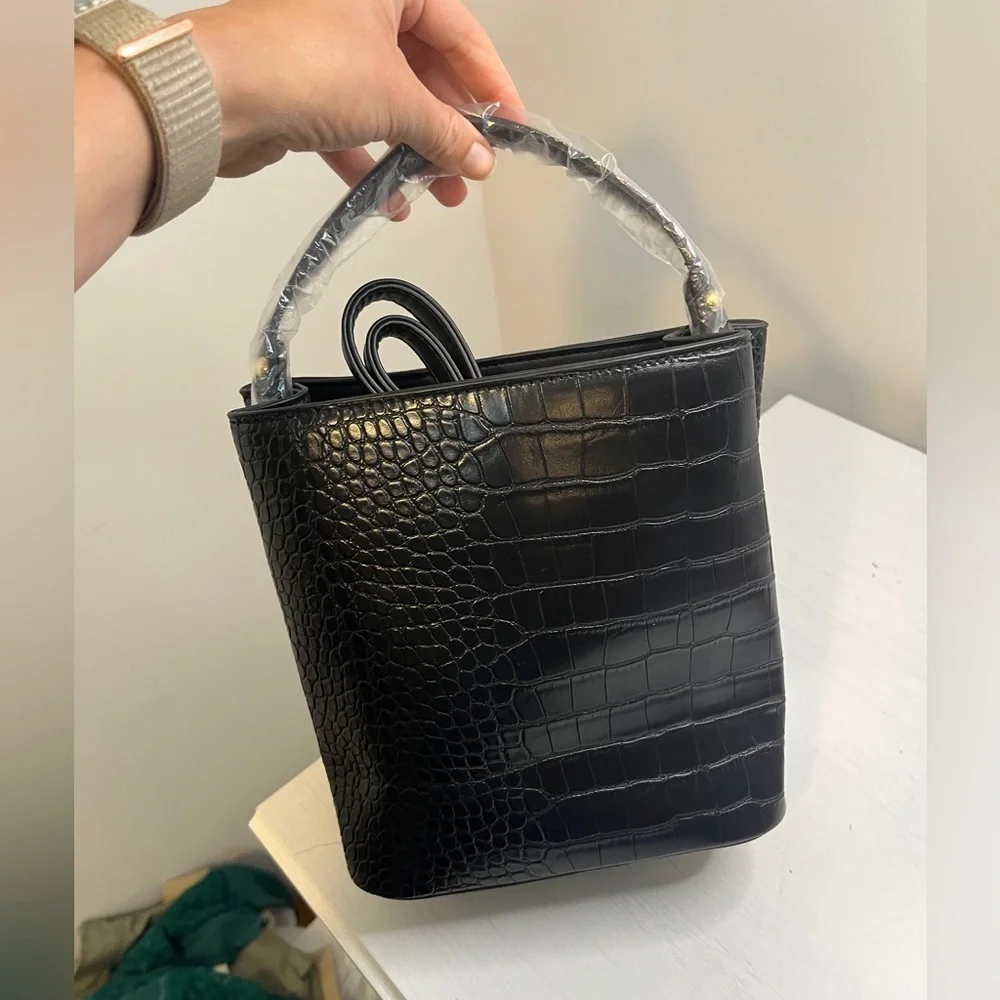 Aota Elena Bucket Bag Black Vegan Leather Crocodile Embossed-Crossbody Strap-NWT - Picture 8 of 11